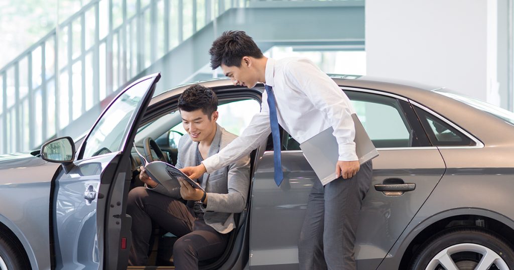 membeli mobil bekas